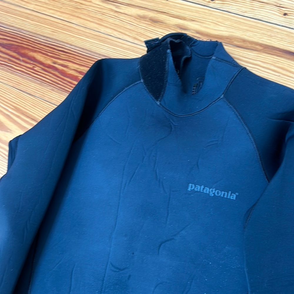 Patagonia full wetsuit - Picture 3 of 5
